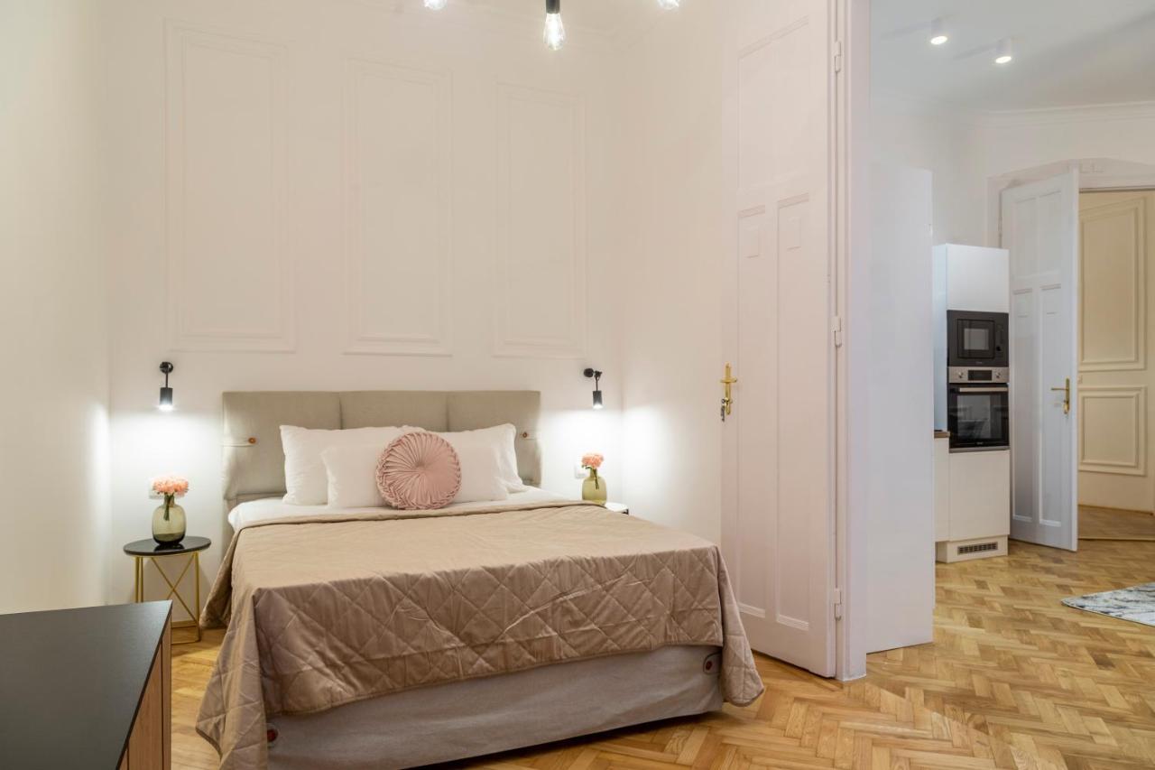 Glamorous Modern Apartment In The Hearth Of Budapest Eksteriør billede