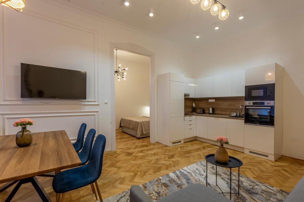 Glamorous Modern Apartment In The Hearth Of Budapest Eksteriør billede