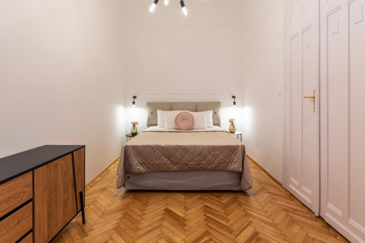 Glamorous Modern Apartment In The Hearth Of Budapest Eksteriør billede