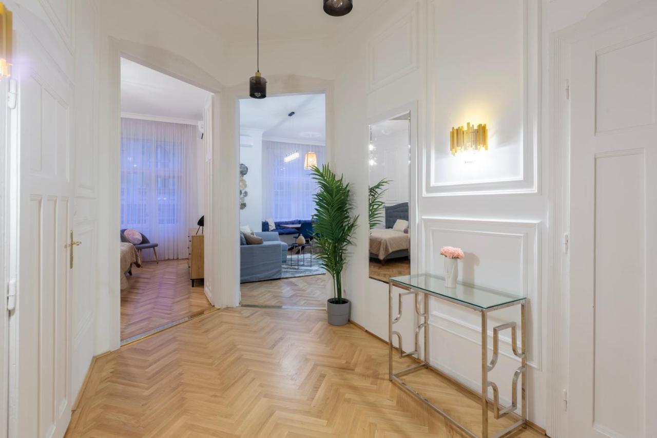 Glamorous Modern Apartment In The Hearth Of Budapest Eksteriør billede